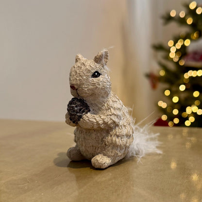 Winter Squirrel Ornaments – Rustic White Christmas Decorations with Pine Cones & Fluffy Tails