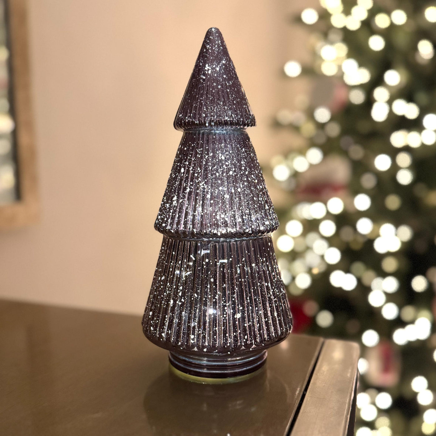 Light-Up Ribbed Glass Christmas Tree in Various Colours – Christmas Red