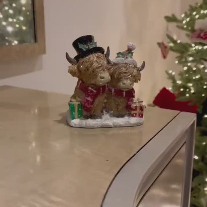 Highland Cow Christmas Ornament – Festive Figurine with Christmas Hat