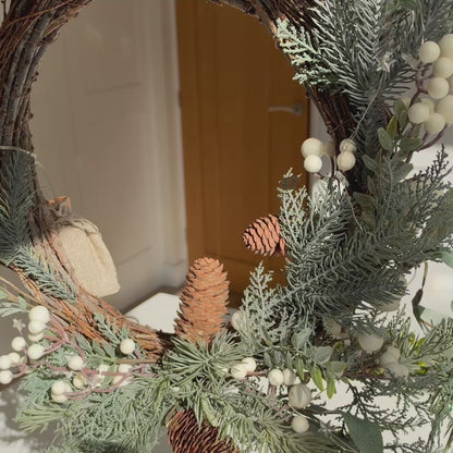 The Snowberry – Handmade Light-Up Neutral Christmas Wreath, 50cm